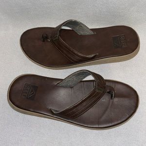 Reef men’s brown leather thing flip flops size 11